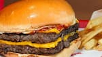 Adiós a las hamburguesas cuadradas: cierra una de las cadenas de comida rápida más famosas del país
