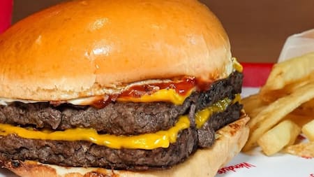Adiós a las hamburguesas cuadradas: cierra una de las cadenas de comida rápida más famosas del país