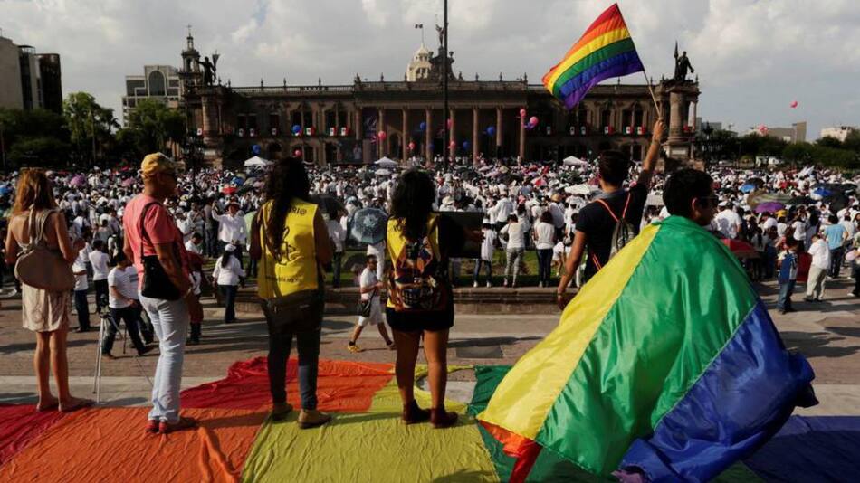 Marcha por aprobación del matrimonio igualitario en México. Foto: REUTERS