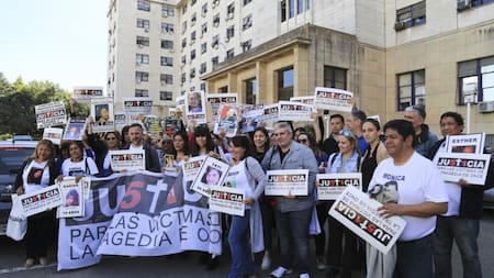 Familiares de víctimas de la tragedia de Once, NA