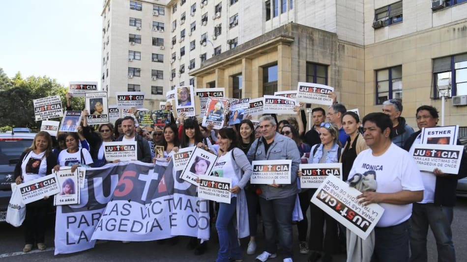 Familiares de víctimas de la tragedia de Once, NA