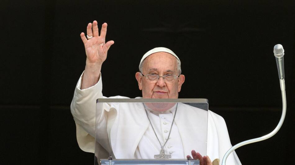 El papa Francisco durante el rezo dominical del Ángelus. Foto: Reuters.
