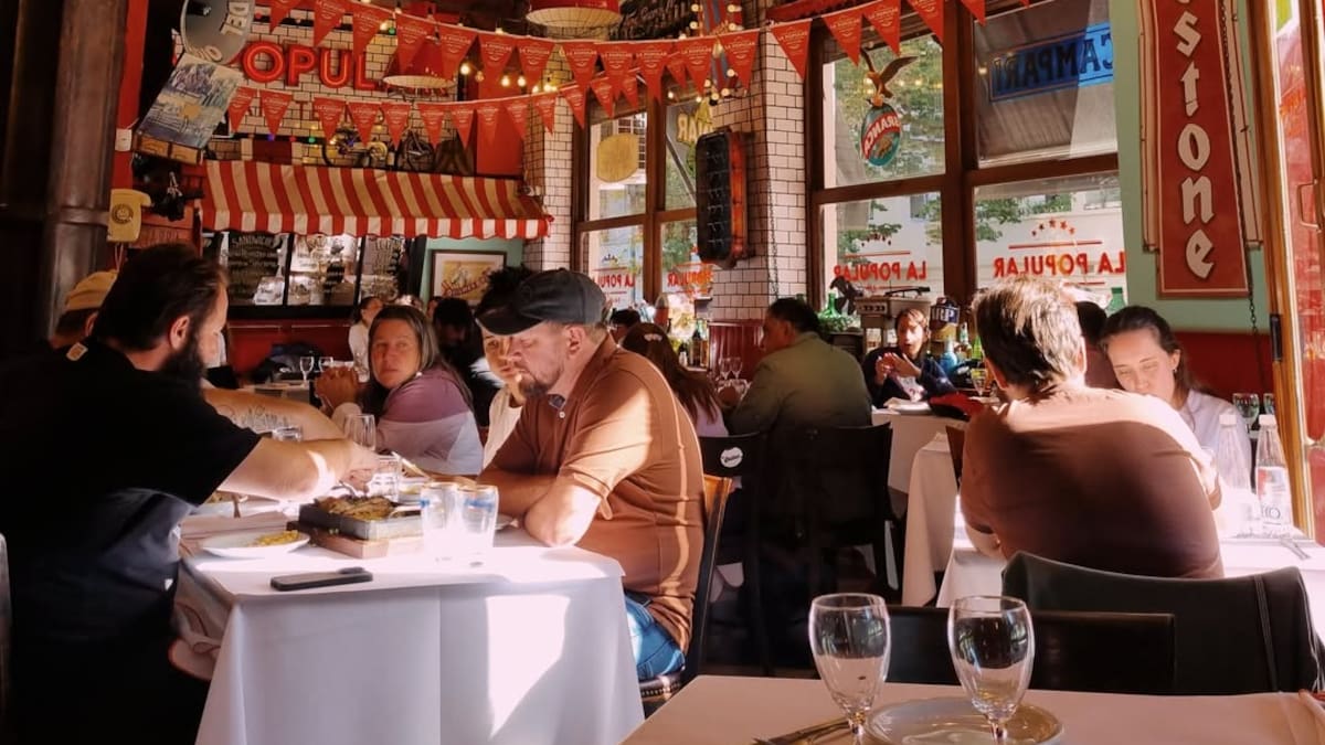 De esquina abandonada a éxito gastronómico: el bodegón de San Telmo que todos eligen por su rica comida casera