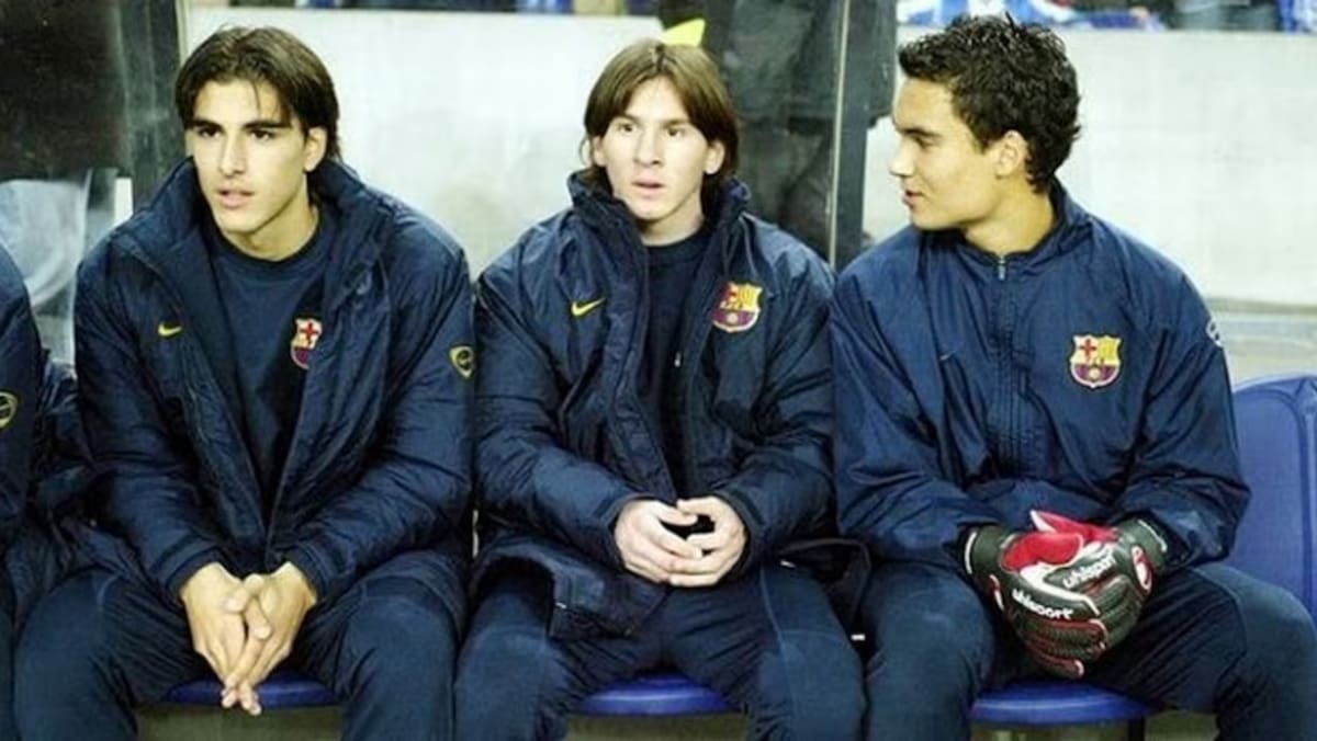 Messi, esperando la oportunidad para hacer su debut oficial en Barcelona