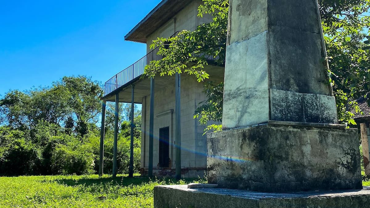 Cerró en 1965, pero su enorme chimenea y sus ruinas todavía revelan uno de los capítulos menos conocidos