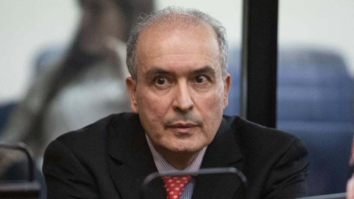 José López, exfuncionario, NA