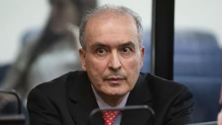 José López, exfuncionario, NA