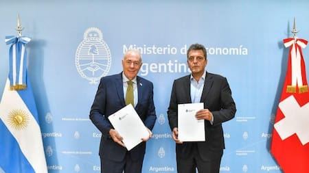 Sergio Massa con el embajador suizo, Hans Ruedi Bortis. Foto: NA.