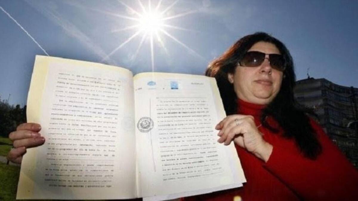 Una mujer compró el Sol y quiere cobrar por usarlo