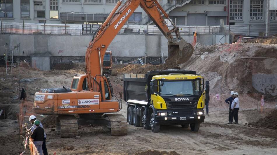 Construcción, economía argentina, obra en construcción, obreros, NA