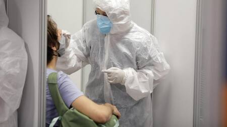 Operativo de hisopados a pasajeros provenientes de Brasil, México y Chile