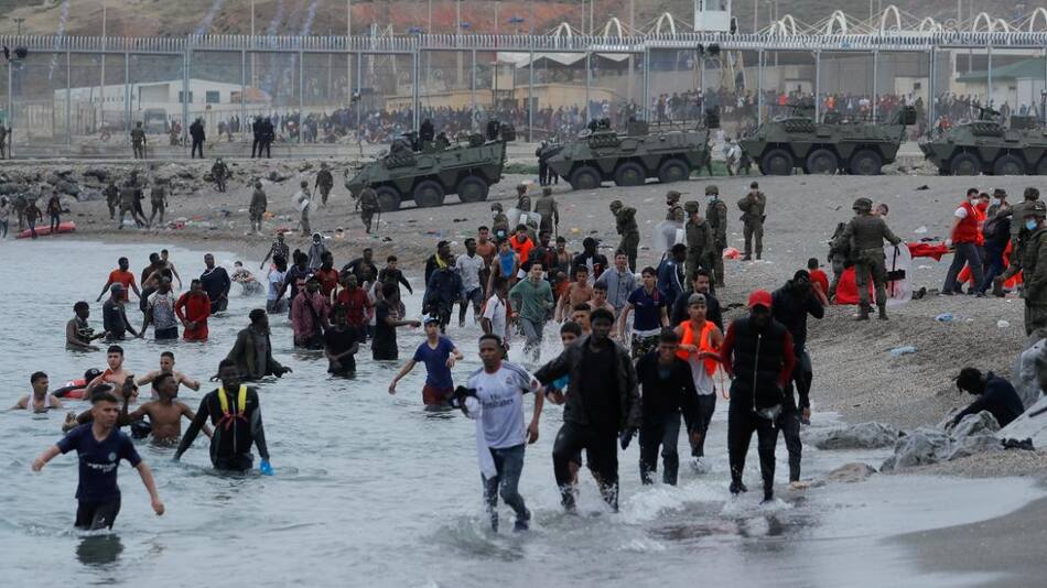 5.000 personas llegaron nadando a Ceuta, España. Reuters
