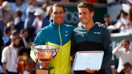 Rafael Nadal y Casper Ruud. Foto: REUTERS.