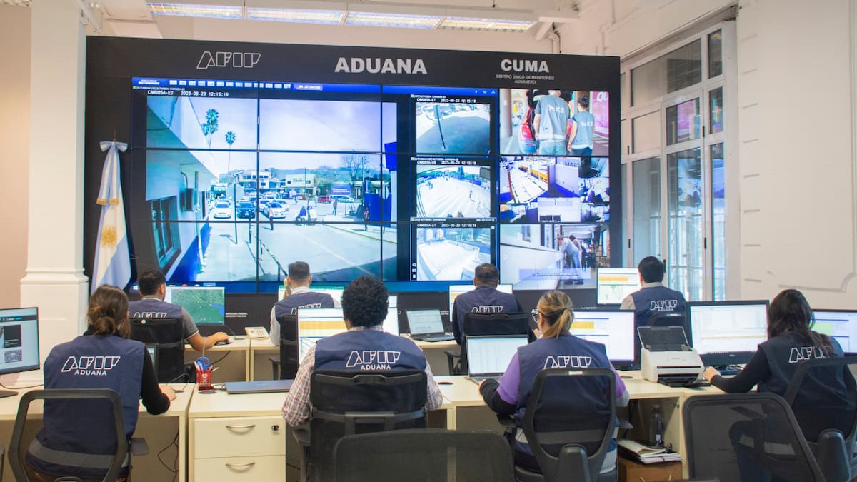 La Aduana sancionó a dos empresas encargadas de colocar precintos electrónicos a contenedores en tránsito