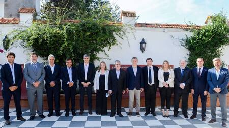 Macri presentó Proyecto Patagonia junto a gobernadores: incidentes y un detenido