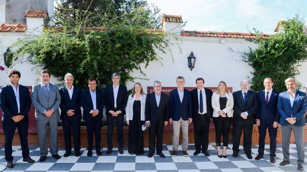 Macri presentó Proyecto Patagonia junto a gobernadores: incidentes y un detenido