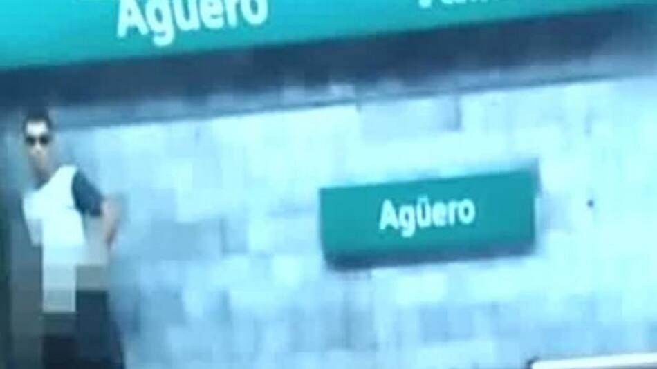 Acosador - Línea de subte estación Agüero