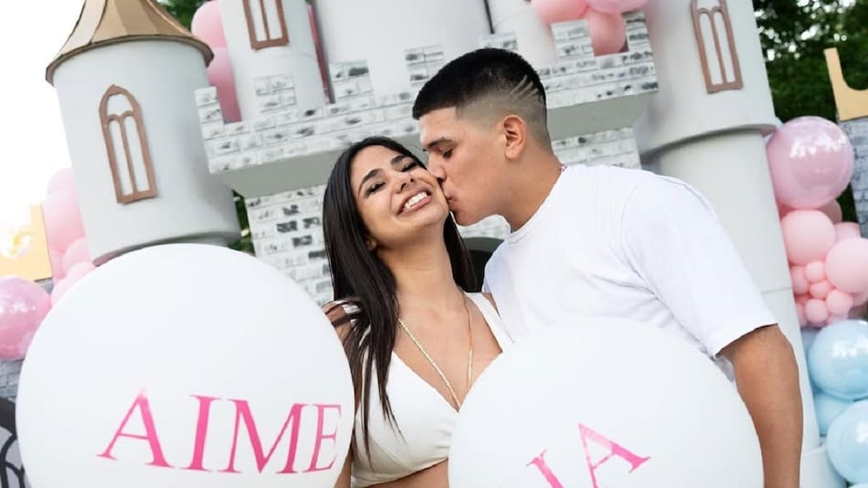 Thiago Medina y Daniela Celis.