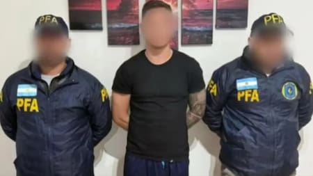 La detención del empleado que estafa clientes del Banco Nación. Foto: Prensa PFA.