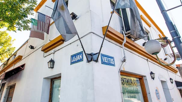 El bodegón donde comieron Yrigoyen y Alfonsín y es más antiguo que el Virreinato: en cuál tradicional barrio está ubicado y qué pedir