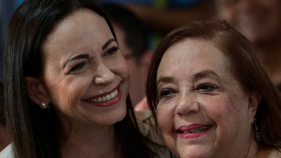 Corina Yoris y María Corina Machado. Foto: Reuters.