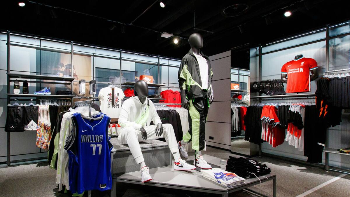 Tienda de ropa deportiva. Foto: Unsplash.