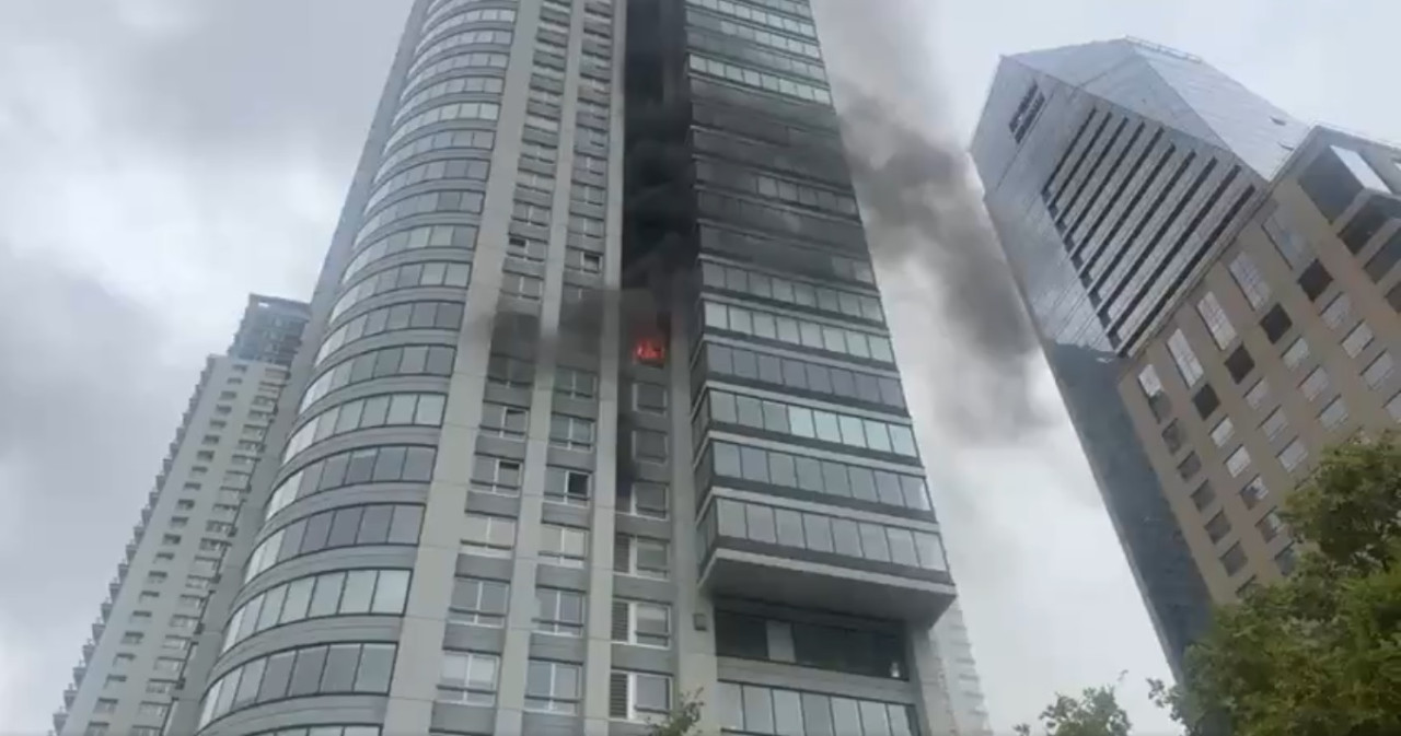 Incendio en Puerto Madero. Foto: Captura video.