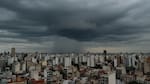 Finde gris en el AMBA: lluvias, viento y una mejora que llega recién el domingo