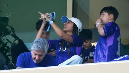 Antonela Roccuzzo ya se encuentra en el estadio. Foto: Reuters.