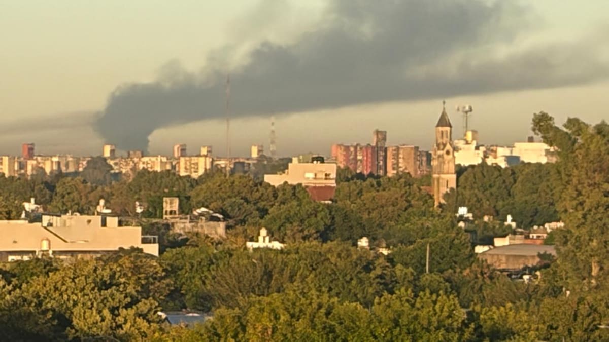 Fuertes explosiones en Merlo: el jefe de Bomberos explicó que “el incendio está controlado”