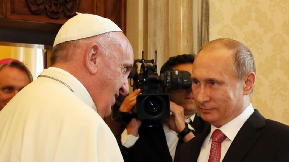 Vladímir Putin y el papa Francisco. Foto: archivo.