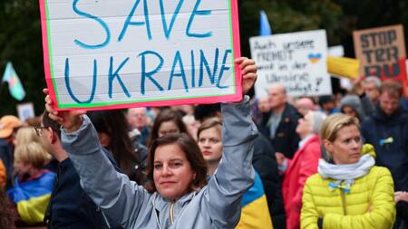 Protestas a favor de Ucrania. Foto: Reuters.
