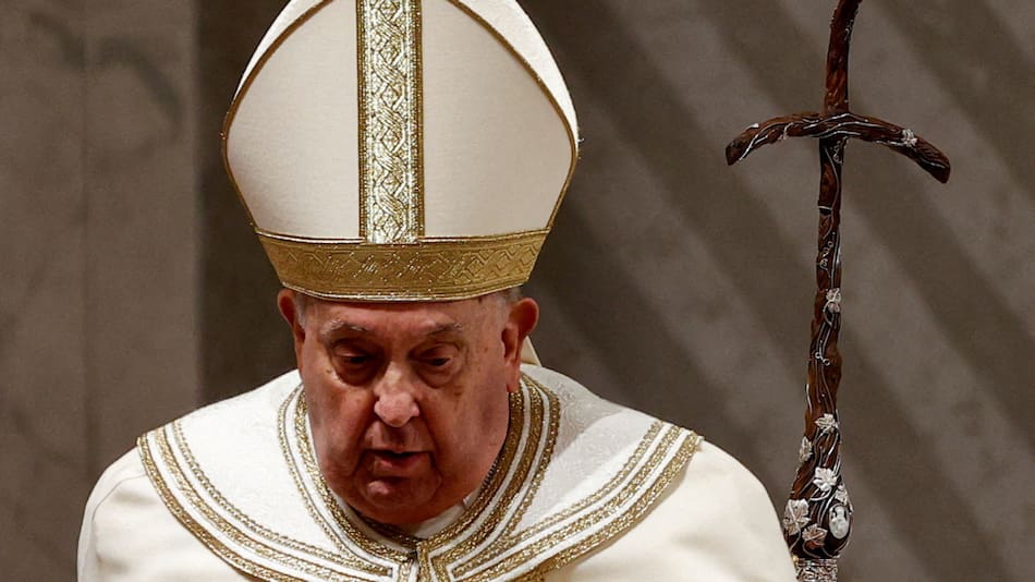 Preocupa la salud del Papa. Foto: Reuters/Ciro De Luca.