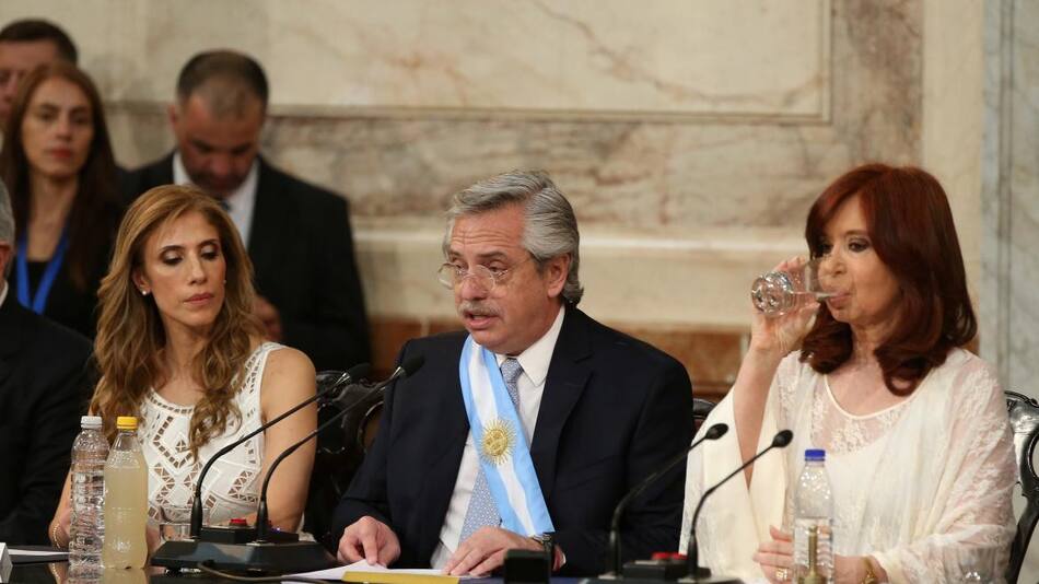 Alberto Fernández junto a Cristina Fernández de Kirchner en su asunción, REUTERS