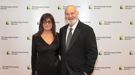 Rob Reiner junto a su esposa Michele Singer.