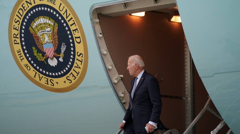 Joe Biden aterrizando en Nueva York. Foto: Reuters.