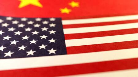 Bandera de China y Estados Unidos. Foto: Reuters (Dado Ruvic)