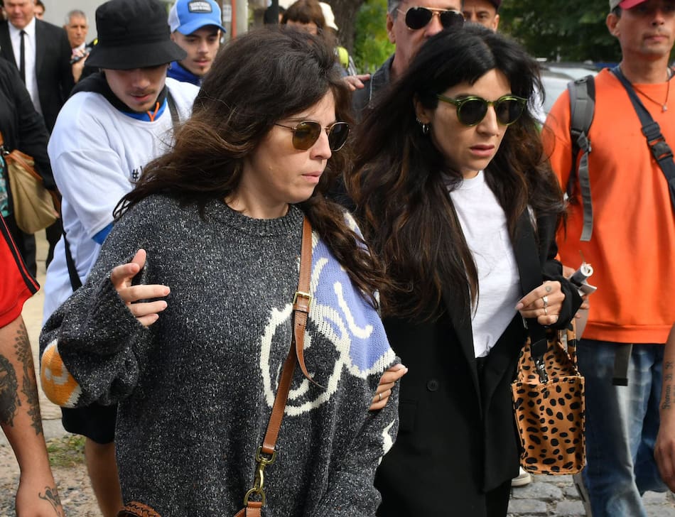 Dalma y Gianinna Maradona al llegar a los tribunales de San Isidro donde se lleva a cabo el juicio por la muerte de Diego Maradona. FOTO: NA/ Juan Vargas.