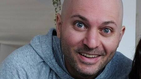 Congeló su semen, se hizo una vasectomía y lo compartió de una forma particular