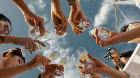 Brindis, fiestas. Foto: Unsplash