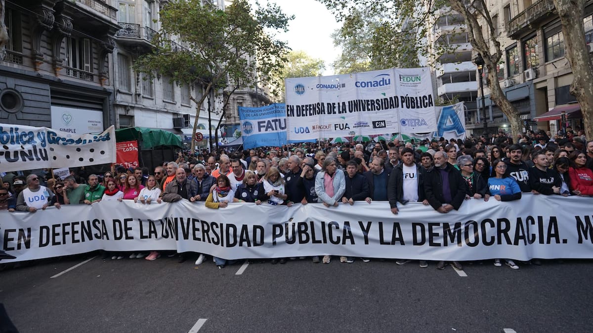Marcha Federal Universitaria: los manifestantes llegaron a Plaza de Mayo para exigir el cumplimiento de la Ley de Financiamiento