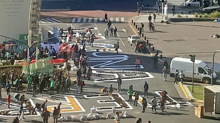 Olla popular y verdurazo en el obelisco contra el paro ganadero