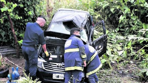 Video: así sacaron la camioneta de Pablo Lescano tras el vuelco