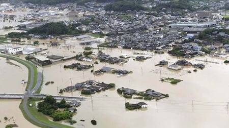 Inundaciones a causa del tifón Khanun en Japón. Foto: Twitter/ @lamoscanews