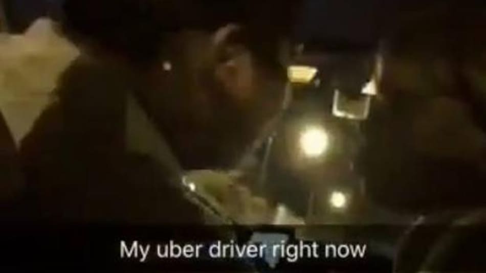 Chofer de Uber al que le practicaban sexo oral