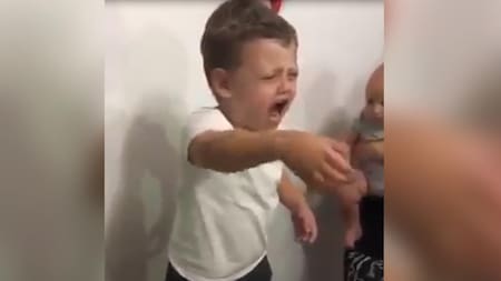 Video viral: tenía que cantar el Felíz Cumpleaños, pero cantó por Pity Martínez