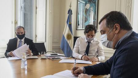 Cafiero y Guzmán firmaron convenio para destinar activos del Estado al Desarrollo Productivo, NA