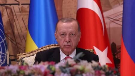 Erdogan durante la firma del acuerdo de cereales en julio de 2022. Foto: Retuers