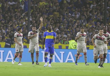 Ramón Wanchope Ábila vs. Boca Juniors. Foto: NA.