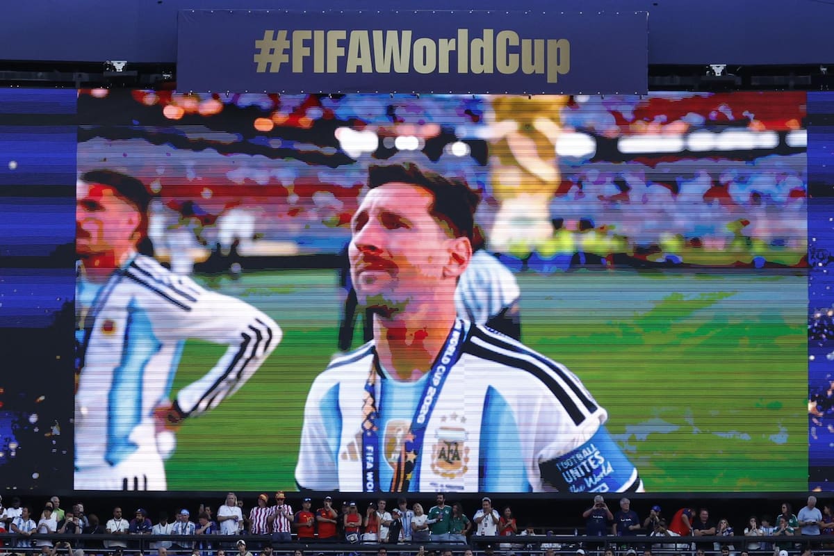 Lionel Messi llora tras perder contra España